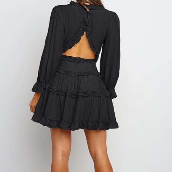 Ruffle dress. Back cutout - Picture 2 of 4